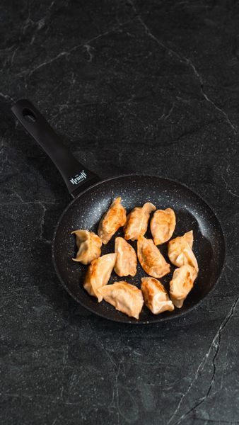 Сковорода Smart Chef 24 см та кришка скляна Krauff +ПОДАРУНОК: Щипці кухонні Halter Profi 28741 фото